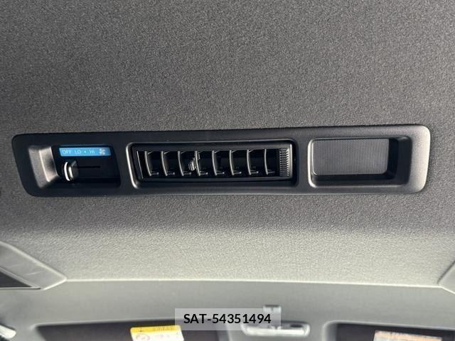 Toyota HIACE VAN 2022-08 8075953-28