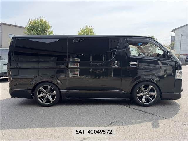 Toyota HIACE VAN 2019-02 8102326-12