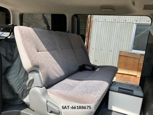 Toyota HIACE VAN 2006-11 8102338-11