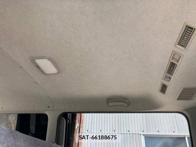 Toyota HIACE VAN 2006-11 8102338-12
