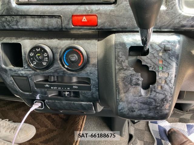 Toyota HIACE VAN 2006-11 8102338-16