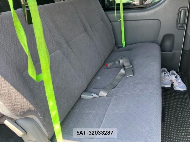 Toyota HIACE VAN 2010-04 8102336-9