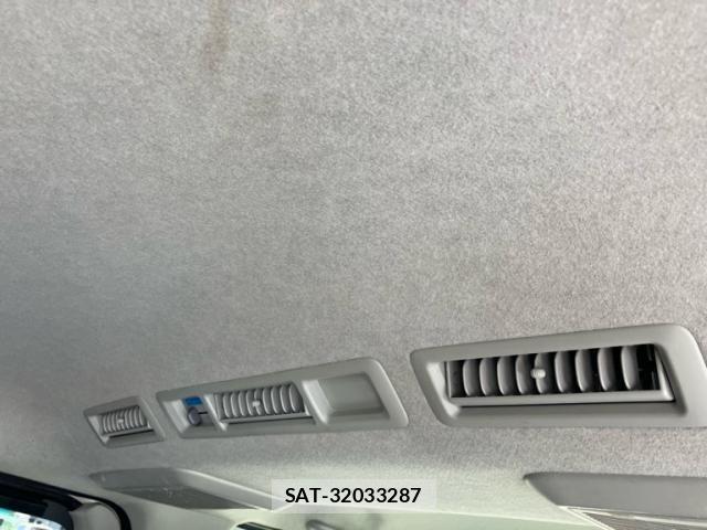 Toyota HIACE VAN 2010-04 8102336-11