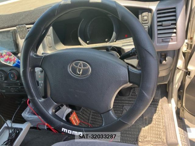 Toyota HIACE VAN 2010-04 8102336-13
