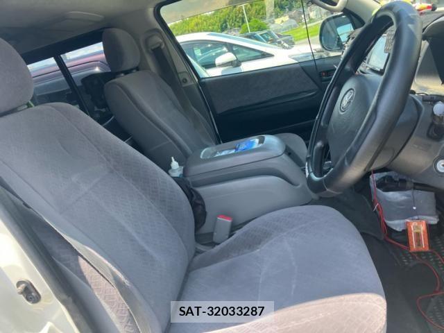 Toyota HIACE VAN 2010-04 8102336-7