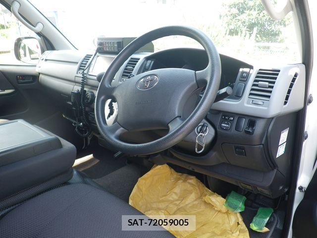 Toyota HIACE VAN 2012-07 8102330-2
