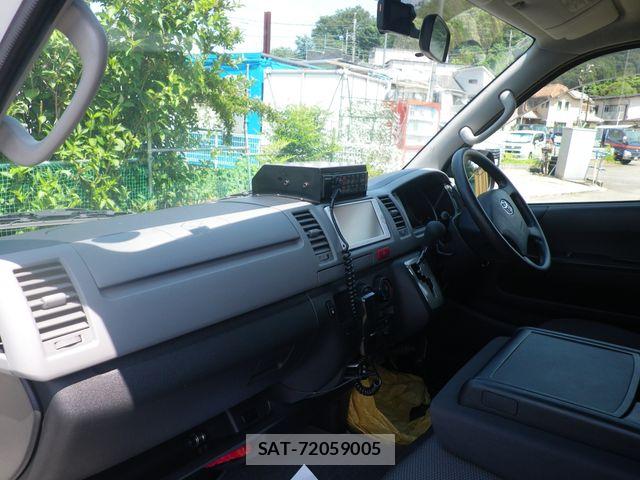 Toyota HIACE VAN 2012-07 8102330-3