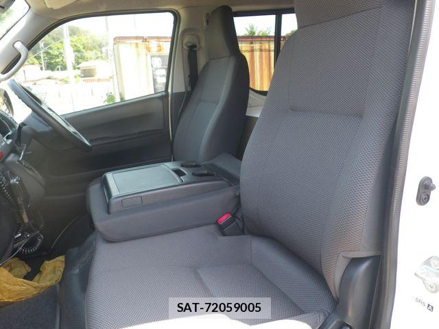 Toyota HIACE VAN 2012-07 8102330-4