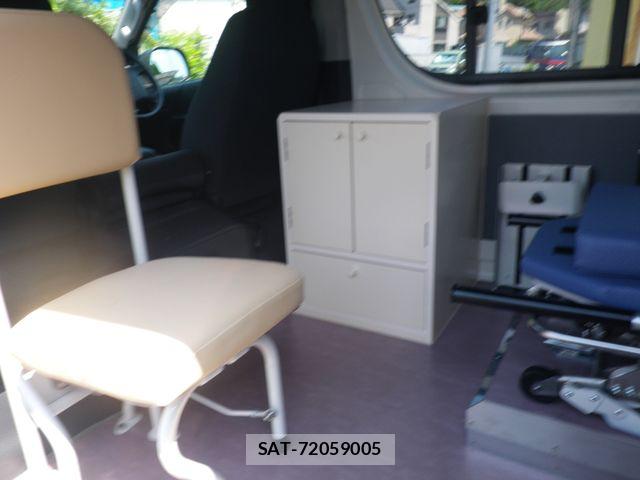 Toyota HIACE VAN 2012-07 8102330-7