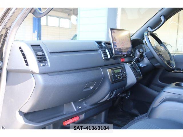 Toyota HIACE VAN 2025-01 8102322-11