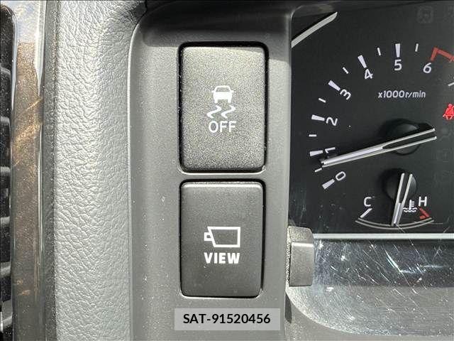 Toyota HIACE VAN 2021-11 8102329-13