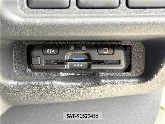 Toyota HIACE VAN 2021-11 8102329-15