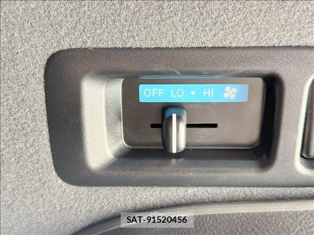 Toyota HIACE VAN 2021-11 8102329-17