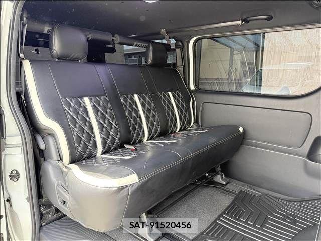 Toyota HIACE VAN 2021-11 8102329-25