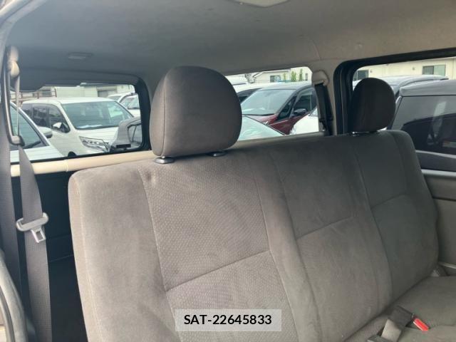 Toyota HIACE VAN 2020-09 8102332-17