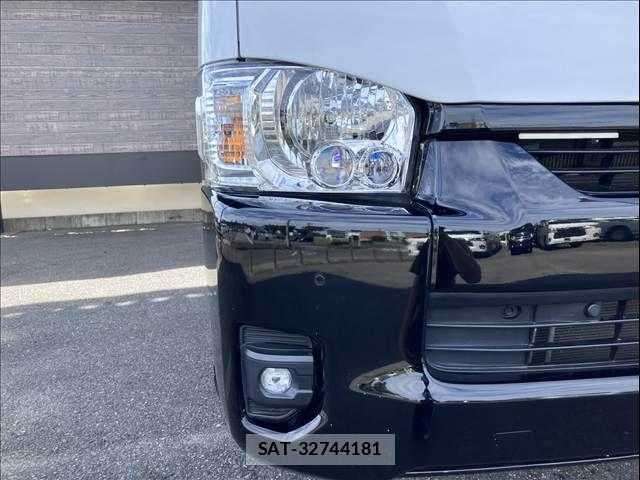 Toyota HIACE VAN 2022-07 8102323-9