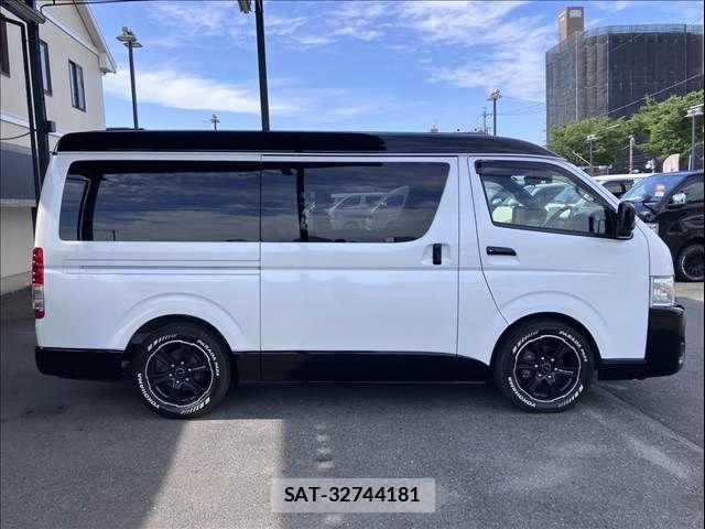 Toyota HIACE VAN 2022-07 8102323-12