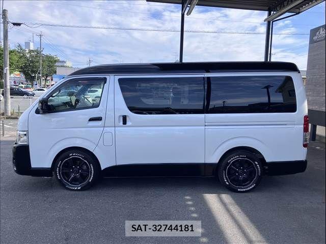Toyota HIACE VAN 2022-07 8102323-13