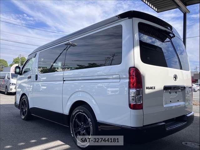 Toyota HIACE VAN 2022-07 8102323-15