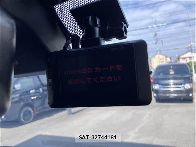 Toyota HIACE VAN 2022-07 8102323-17