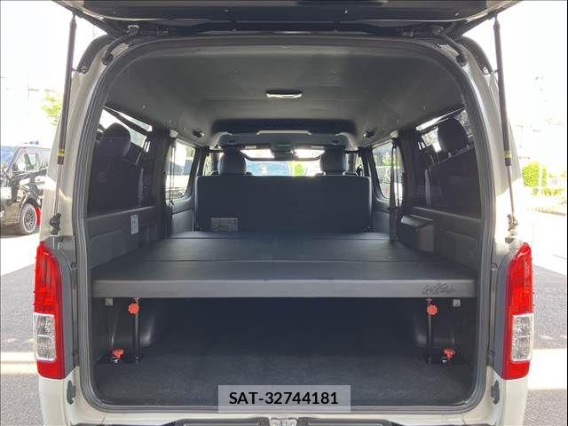 Toyota HIACE VAN 2022-07 8102323-18