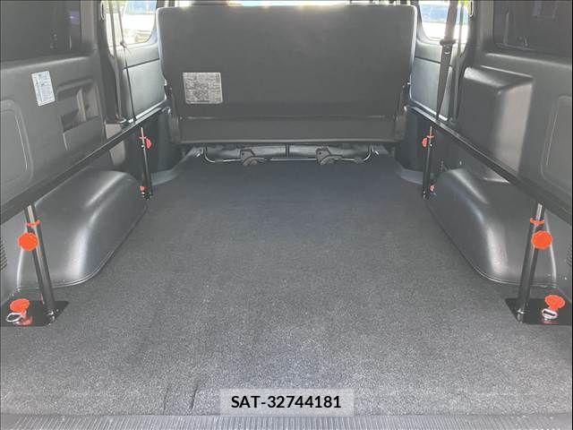 Toyota HIACE VAN 2022-07 8102323-19