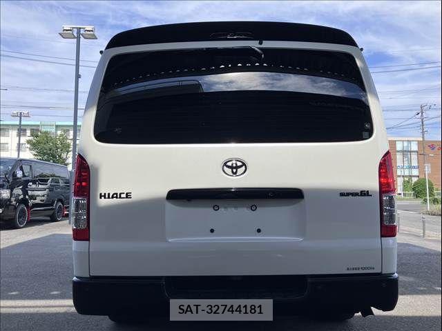 Toyota HIACE VAN 2022-07 8102323-2