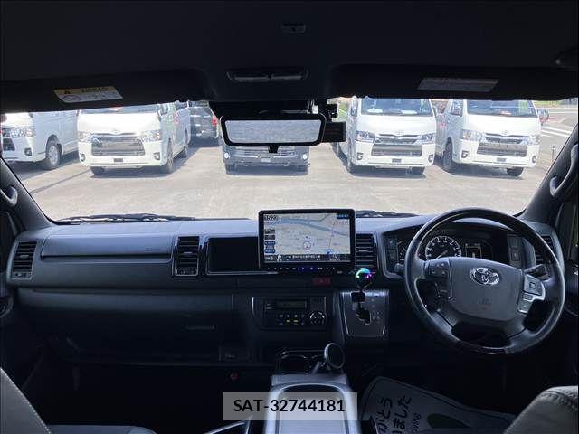 Toyota HIACE VAN 2022-07 8102323-3