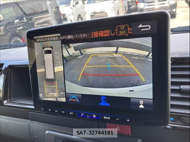 Toyota HIACE VAN 2022-07 8102323-5