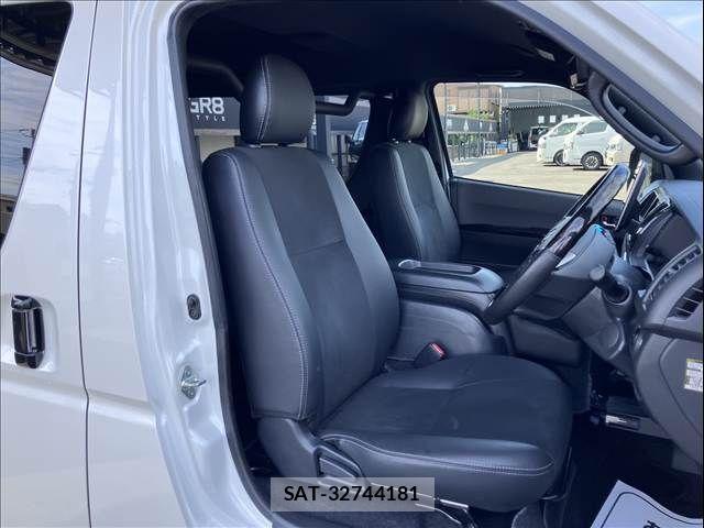 Toyota HIACE VAN 2022-07 8102323-6