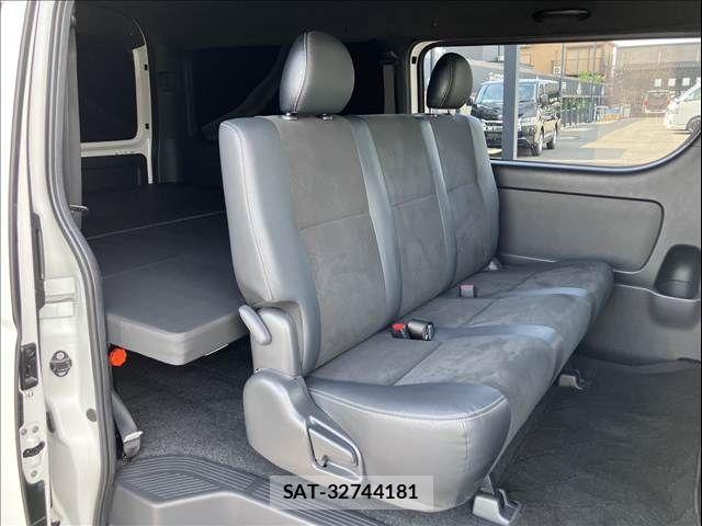 Toyota HIACE VAN 2022-07 8102323-7