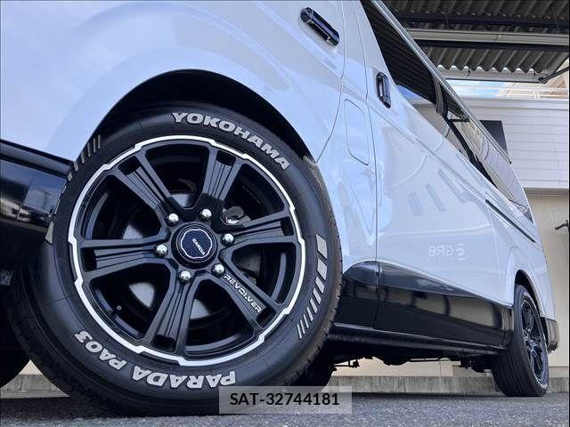 Toyota HIACE VAN 2022-07 8102323-8