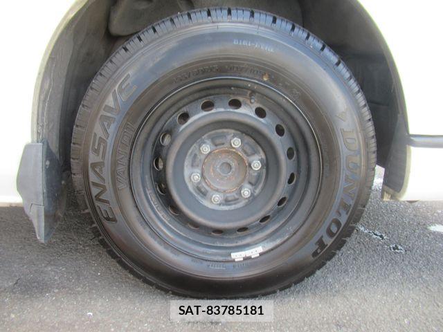 Toyota HIACE VAN 2021-07 8102335-12