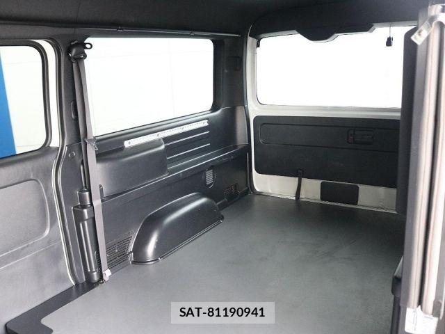 Toyota HIACE VAN 2023-01 8102321-9