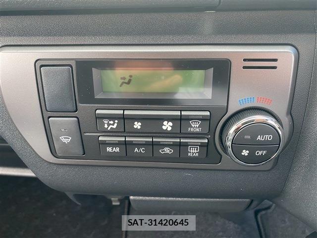 Toyota HIACE VAN 2026-03 8102324-11