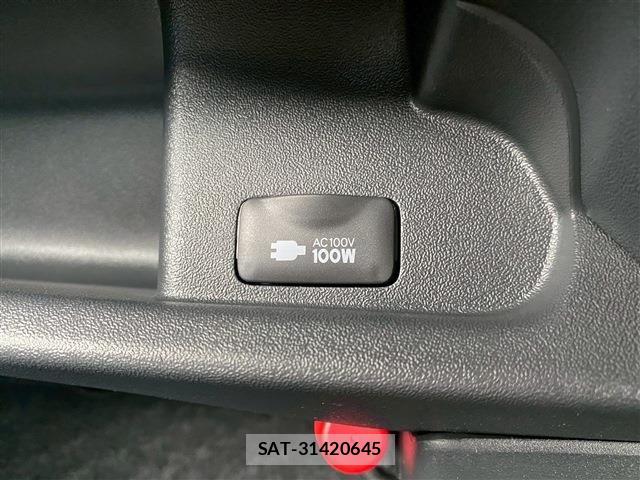 Toyota HIACE VAN 2026-03 8102324-14