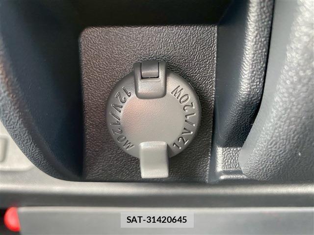 Toyota HIACE VAN 2026-03 8102324-15