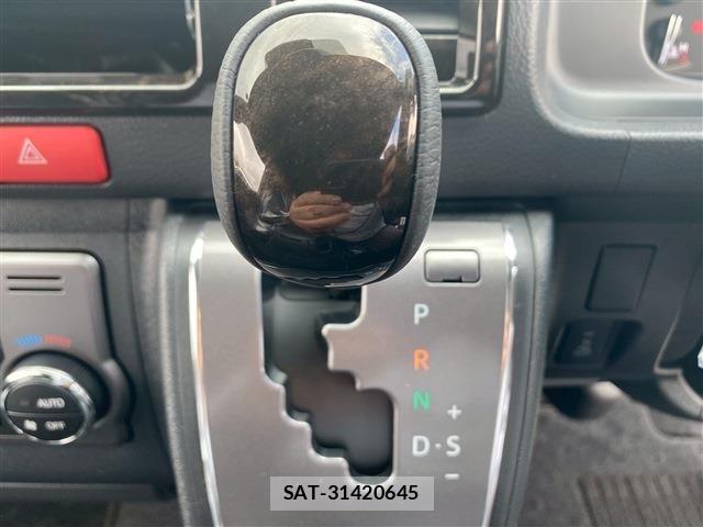 Toyota HIACE VAN 2026-03 8102324-16