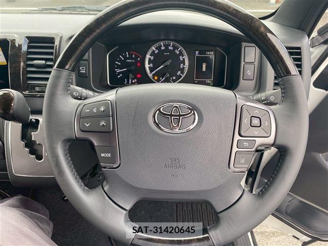 Toyota HIACE VAN 2026-03 8102324-25