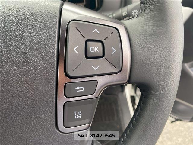 Toyota HIACE VAN 2026-03 8102324-27