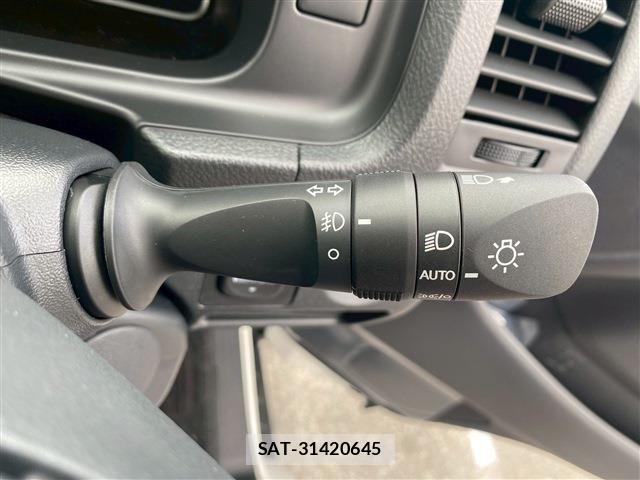 Toyota HIACE VAN 2026-03 8102324-28