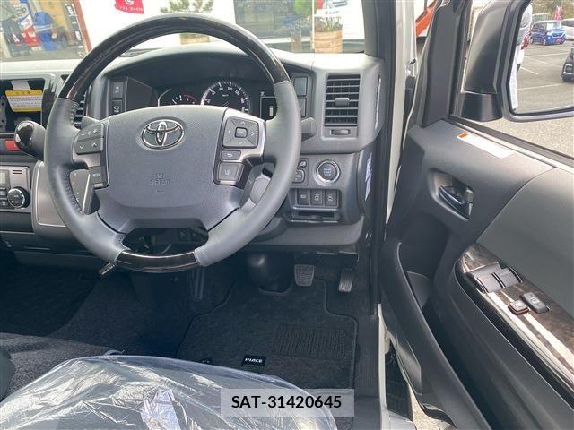 Toyota HIACE VAN 2026-03 8102324-29