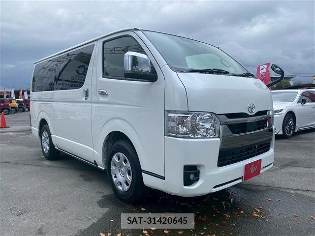 Toyota HIACE VAN 2026-03 8102324-3