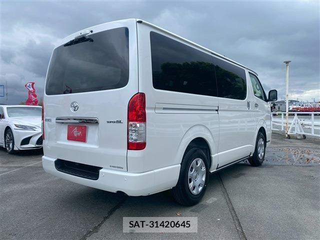 Toyota HIACE VAN 2026-03 8102324-5