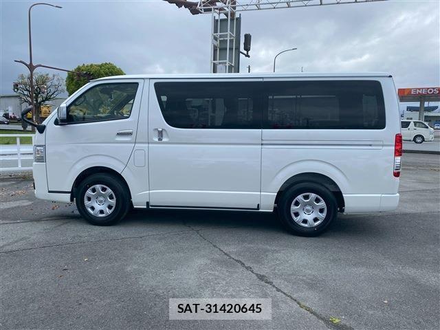 Toyota HIACE VAN 2026-03 8102324-8