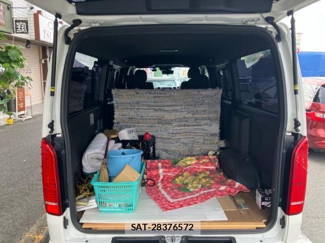Toyota HIACE VAN 2021-08 8102331-11