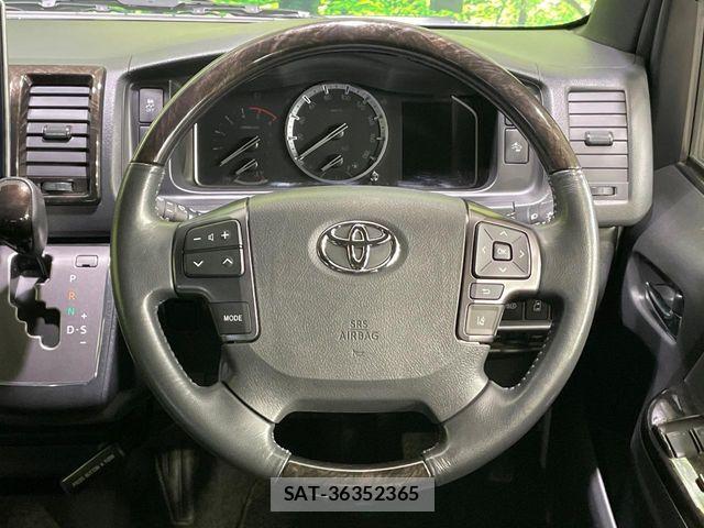 Toyota HIACE VAN 2023-10 8102327-10
