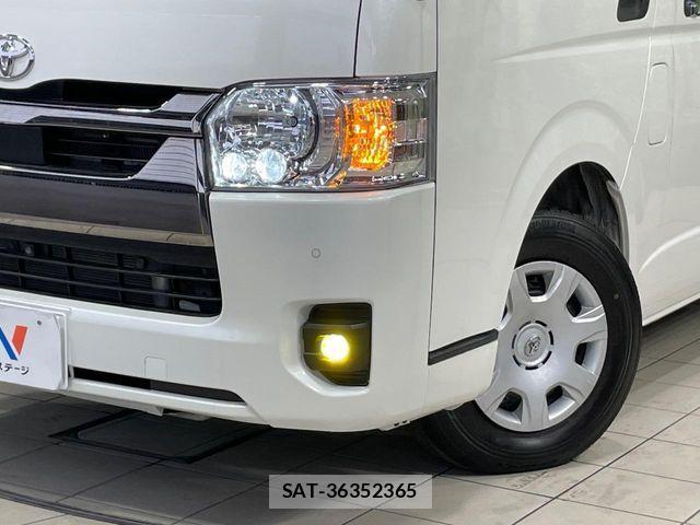 Toyota HIACE VAN 2023-10 8102327-11