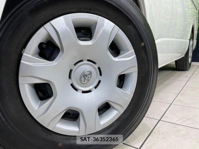 Toyota HIACE VAN 2023-10 8102327-12