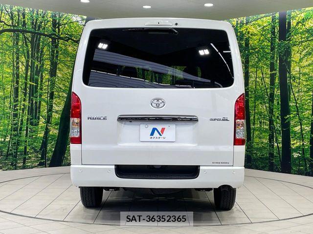 Toyota HIACE VAN 2023-10 8102327-14